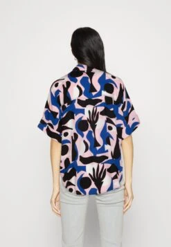 Monki Button-Down Blouse - Pink Light -Monki Store 0302d42b4afa48b88d94d6549d68a69e