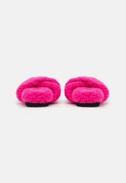 Monki Nino - Slippers - Pink -Monki Store 0719b3db731f4034a5e1205fd2f321ce