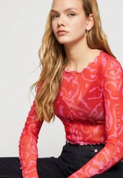 Monki Long Sleeved Top - Red Bright -Monki Store 0bb64a4e6e22475e9e3e09451c7f4876