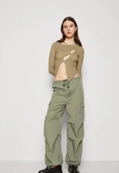Monki Cargo Trousers - Green -Monki Store 0bb9ddd01e6346a3a6a4096436df5108