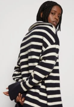 Monki Jumper - Navy 11 Monki Jumper - Navy -Monki Store 0cbfbc72f6c649e2a919dbcaca8f10be