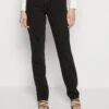 Monki Hanako - Straight Leg Jeans - Black Dark 2 Monki Hanako - Straight Leg Jeans - Black Dark -Monki Store 1624a19bd9e344988380db66e972e61c