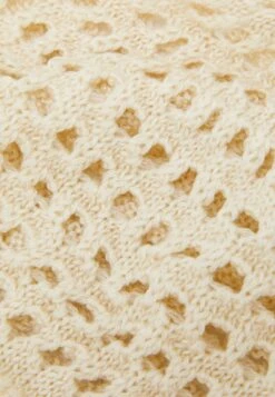 Monki Beanie - White -Monki Store 16e44bc796e148348756d60dd76bc08c