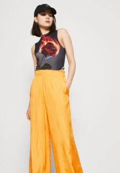 Monki Trousers - Orange Jaquard -Monki Store 1cc9f9f13e8c4a9fbb901ede4d360e46
