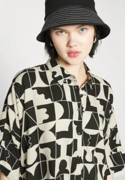 Monki Button-Down Blouse - Beige Dusty Light -Monki Store 1d2e2e2648f444d2a6a509c36056d5a9