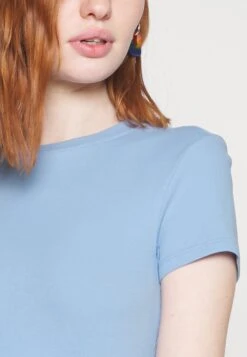 Monki Basic T-Shirt - Candystripe Blue/ Candystripe Pink 13 Monki Basic T-Shirt - Candystripe Blue/ Candystripe Pink -Monki Store 1f7e45b51b7547b0b5895b4db0df6c21