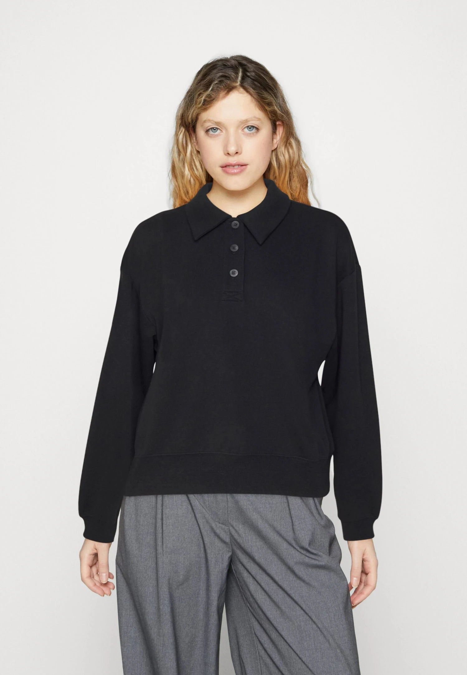 Monki Sweatshirt - Black 3 Monki Sweatshirt - Black