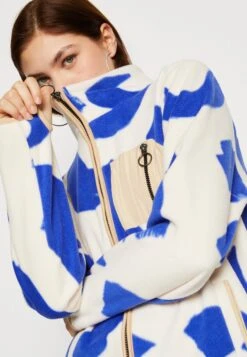 Monki Fleece Jacket - White Dusty Light/Blob Blue -Monki Store 2402201d382142e7abcc143b194ca4c7