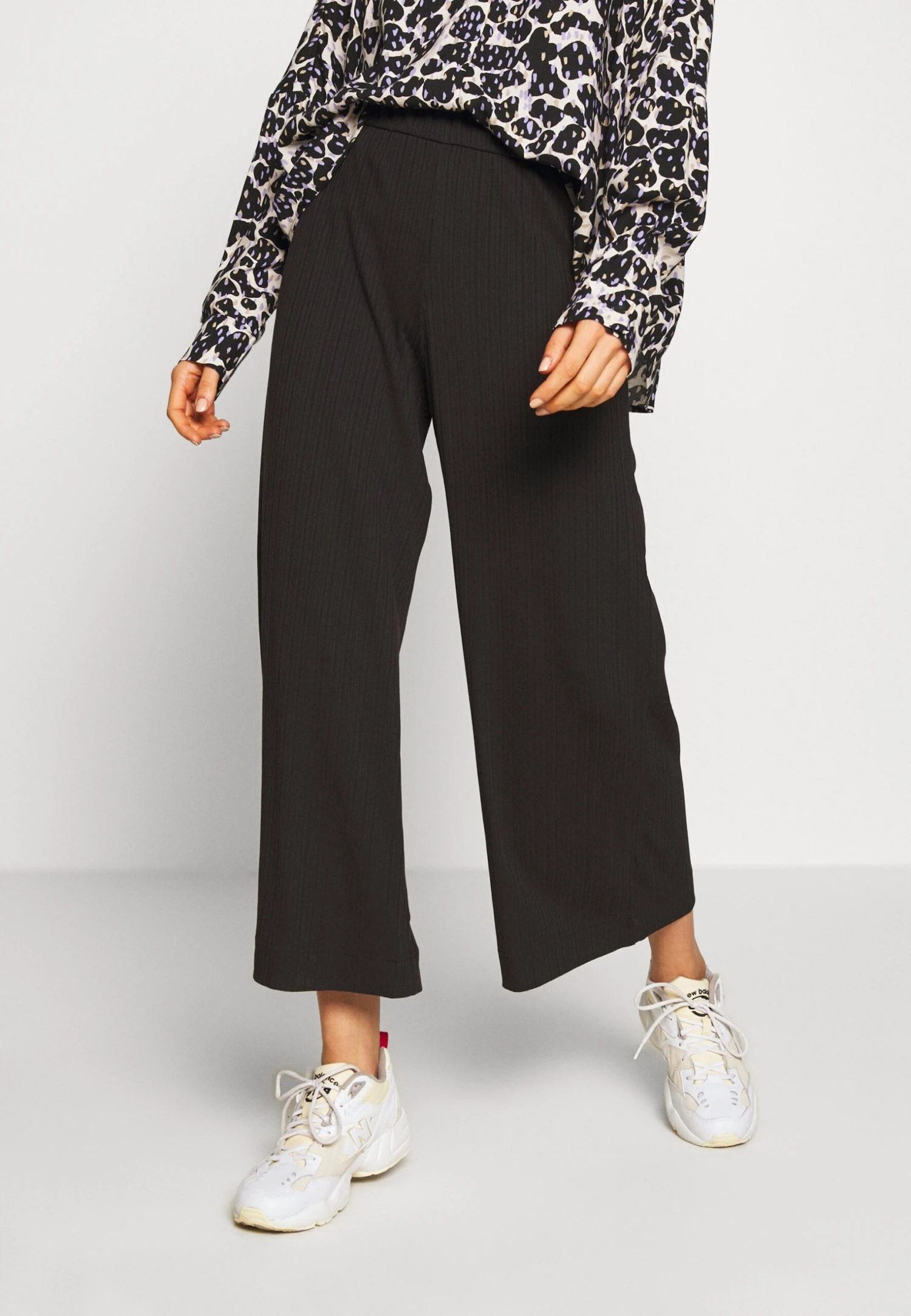 Monki Trousers - Black Dark 3 Monki Trousers - Black Dark