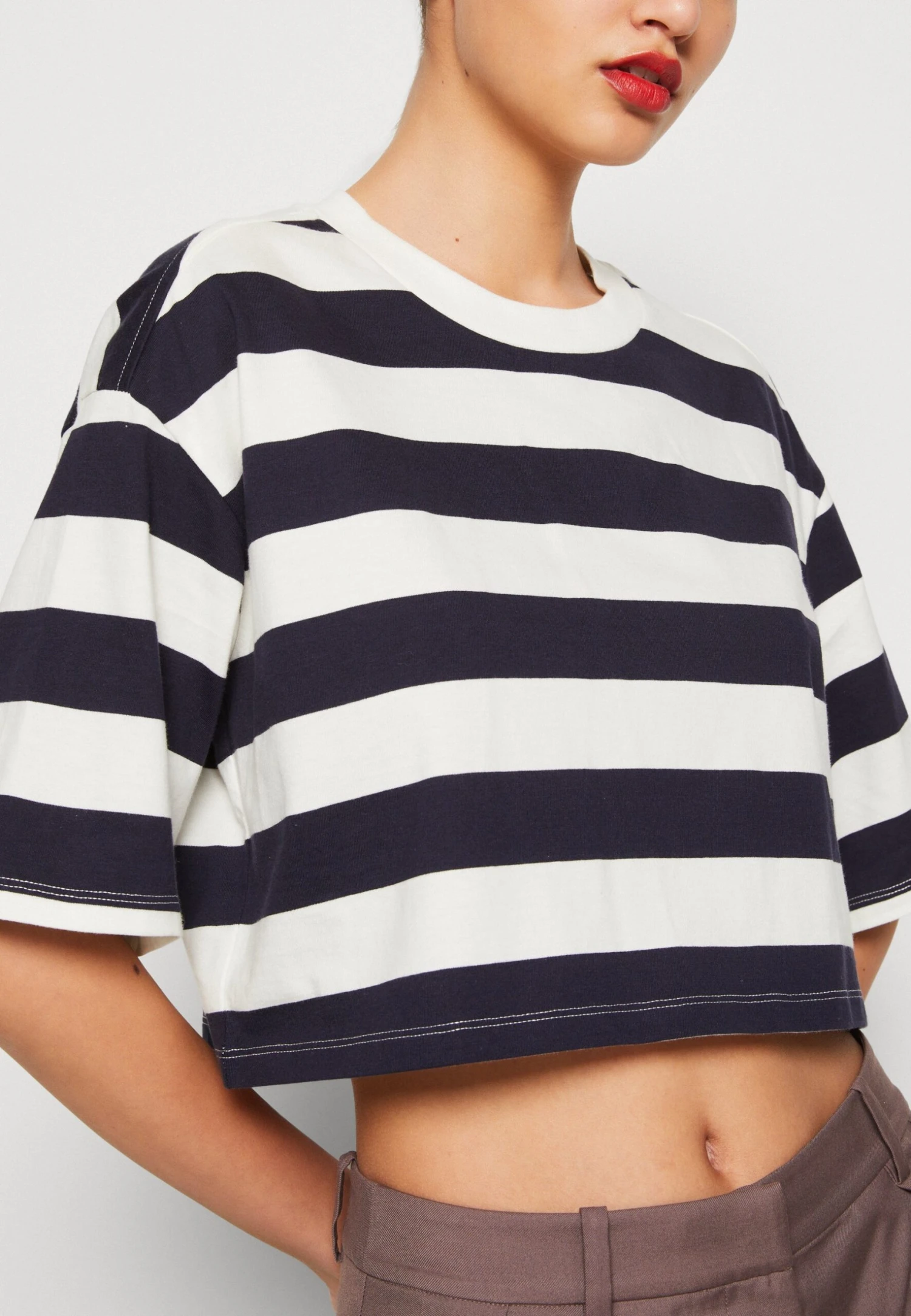 Monki Print T-Shirt - Print T-Shirt 8 Monki Print T-Shirt - Print T-Shirt - Image 6