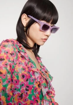 Monki Blouse - Pink Bright 30Rf/Devotion 12 Monki Blouse - Pink Bright 30Rf/Devotion -Monki Store 43d0e0cf201d49b988149806bf6bd5bc