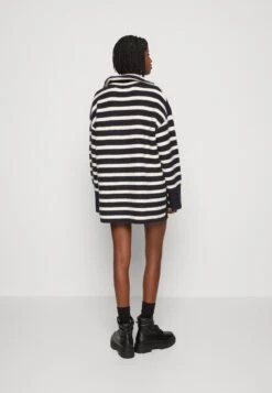 Monki Jumper - Navy 10 Monki Jumper - Navy -Monki Store 4e3e16c3b9da4a6b95943960deba3501