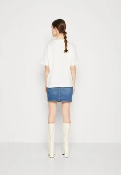 Monki Print T-Shirt - Optically -Monki Store 514f046a06e34bf994919ae636f42c93