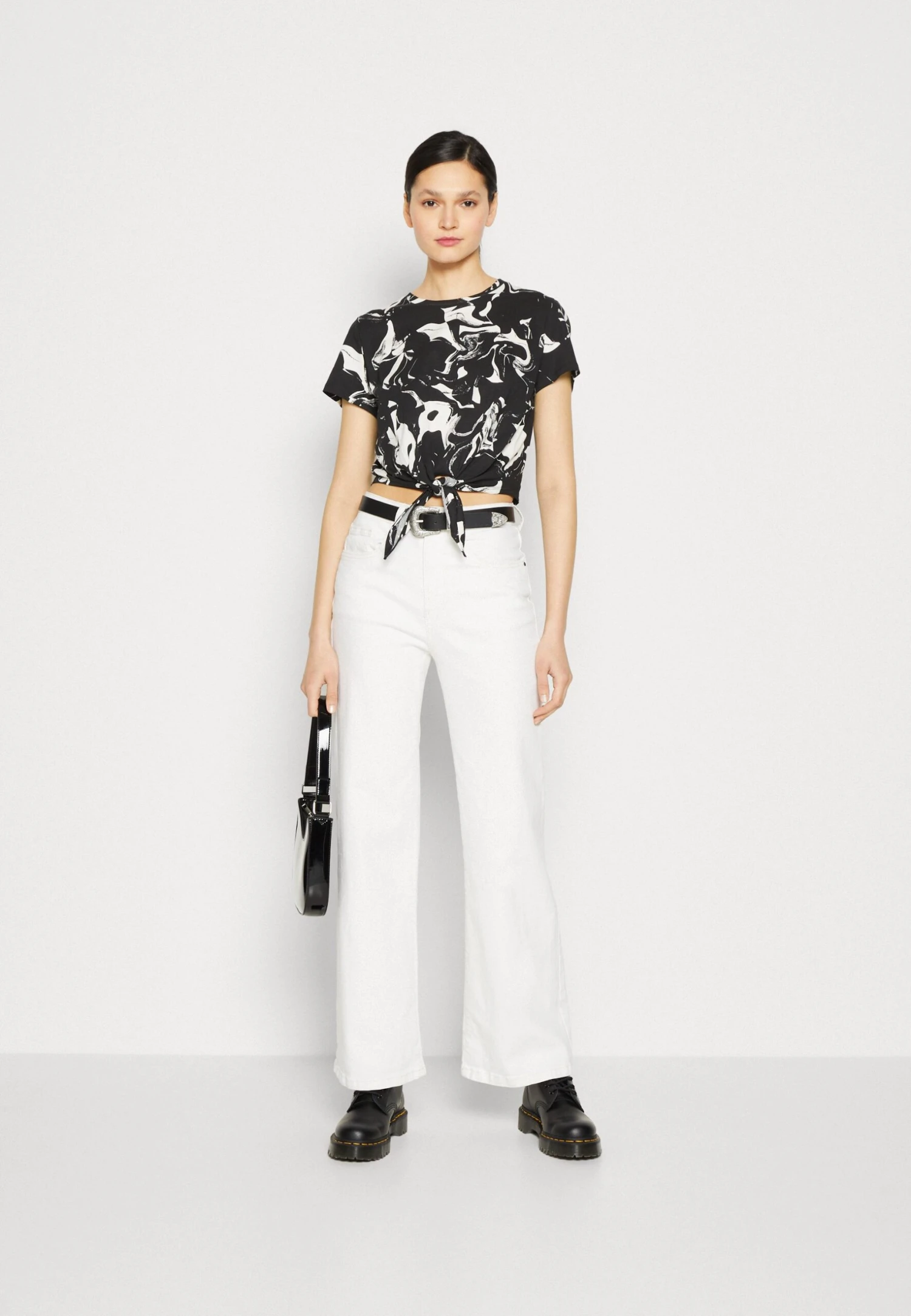 Monki Print T-Shirt - Black/White 4 Monki Print T-Shirt - Black/White - Image 2