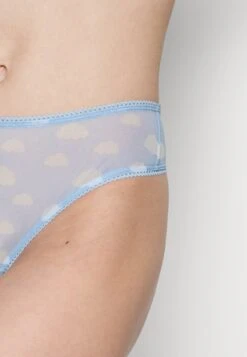 Monki Triangle Bra - Blue Clouds -Monki Store 66bfd33a513246568af6f04a0dfcc3c1