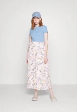 Monki Basic T-Shirt - Candystripe Blue/ Candystripe Pink