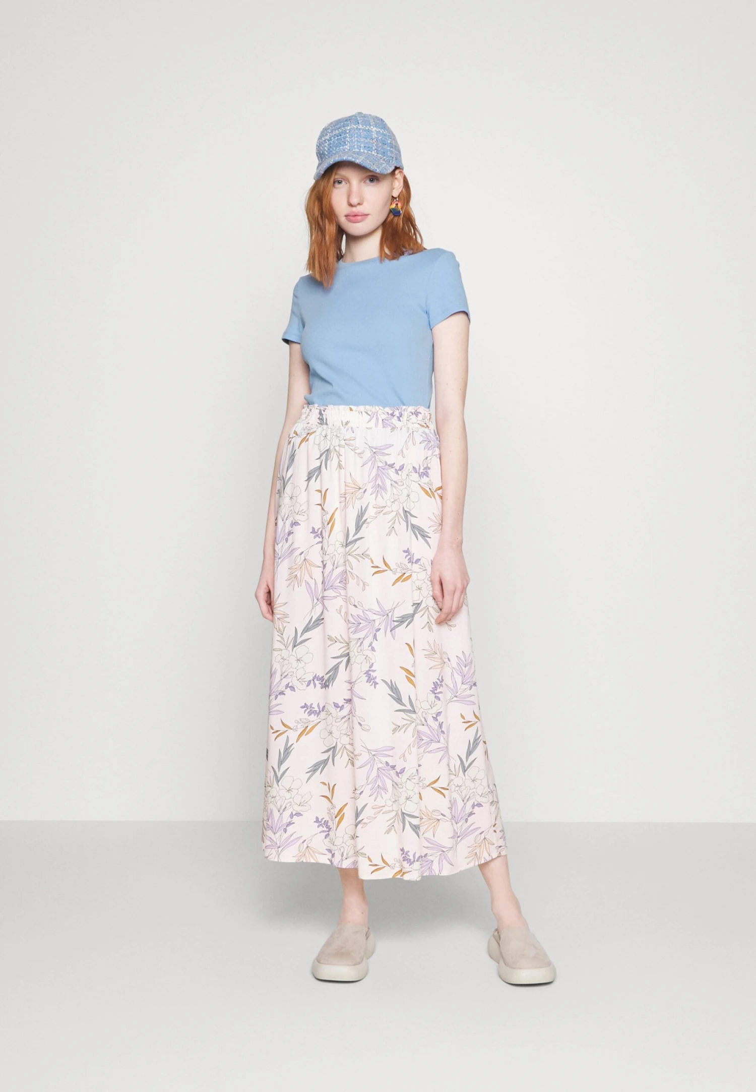 Monki Basic T-Shirt - Candystripe Blue/ Candystripe Pink 3 Monki Basic T-Shirt - Candystripe Blue/ Candystripe Pink