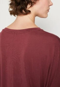 Monki Long Sleeved Top - Red -Monki Store 768450e84bcb4f96851eb7c7c0ba98dd