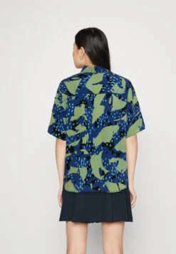 Monki Button-Down Blouse - Button-Down Blouse -Monki Store 7d0b612f25e14a4d865da4d70522656c