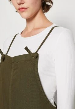 Monki Dungarees - Green -Monki Store 7d37f38535da46b4b13294ef8895e16b