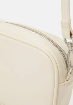 Monki Across Body Bag - Beige -Monki Store 7d650147ae59439190bad2b116c2d0ea