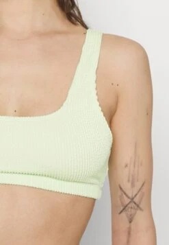 Monki Bikini Top - Green Light -Monki Store 860ef097468c424ebfb0b20d2b927731