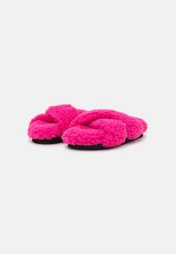 Monki Nino - Slippers - Pink -Monki Store 8f370df81ac347d182d4df1f3b53f782