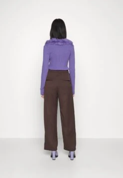Monki Trousers - Brown Dark Brun -Monki Store 9071b6f4726145c592c0c513f1a5111a