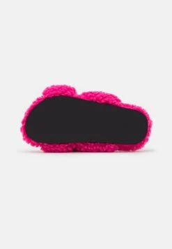 Monki Nino - Slippers - Pink -Monki Store 91f3e3d5651e428b882bea1e3a6ddaaf