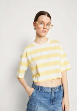 Monki Print T-Shirt - Yellow Light -Monki Store 9a1261df1a8645fbb4c8dddaca284d88