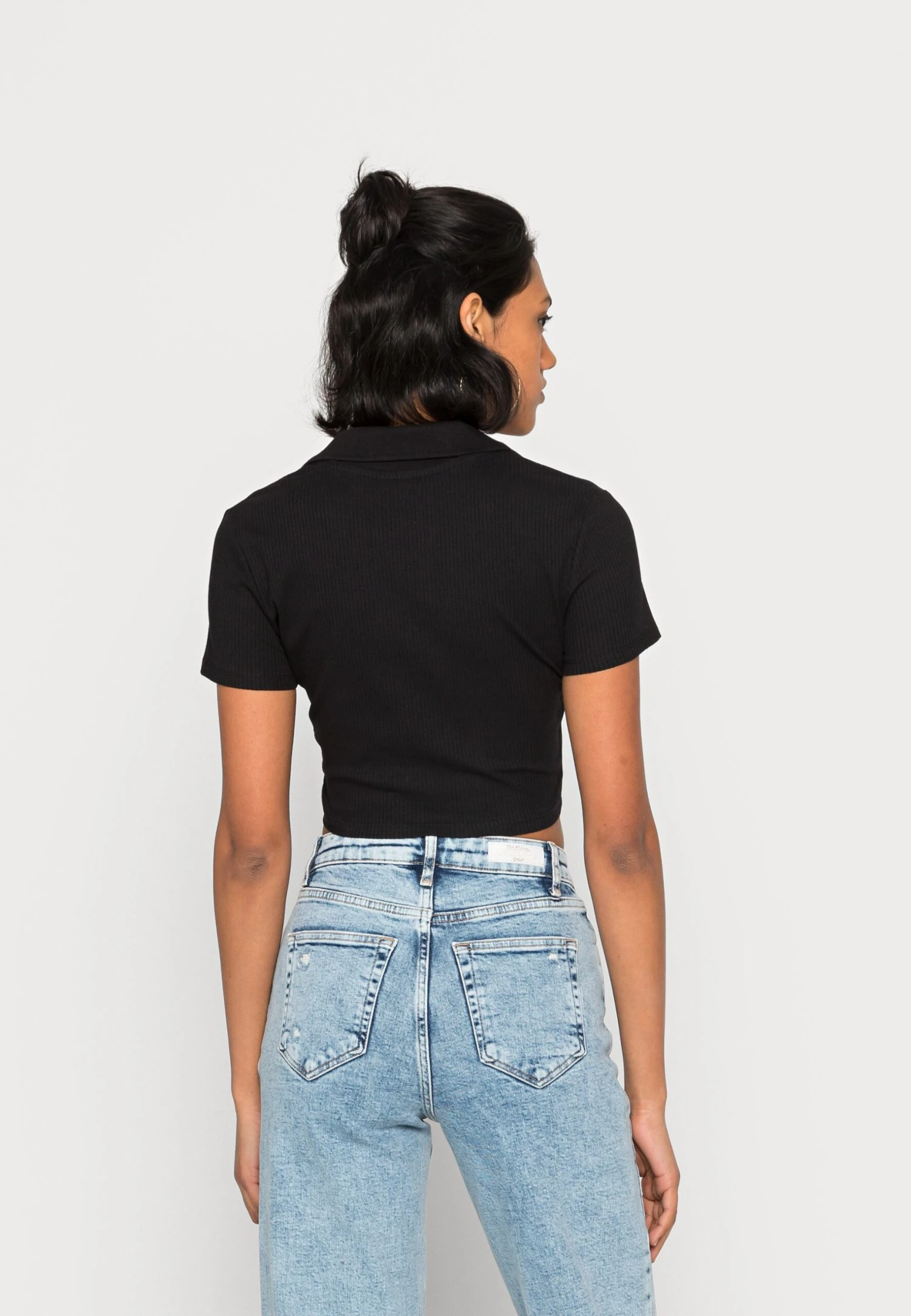 Monki Basic T-Shirt - Black Dark 5 Monki Basic T-Shirt - Black Dark - Image 3
