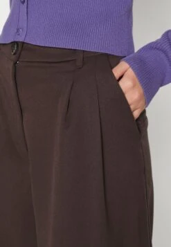 Monki Trousers - Brown Dark Brun -Monki Store a2aa34e202fb4a09a29cf66151a2a6f9