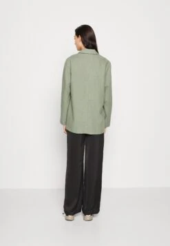Monki Blazer - Green Medium -Monki Store add4ac3b7323400eb34a315bf22a6cd1