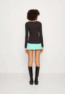 Monki Long Sleeved Top - Black Dark -Monki Store b039c08990234b3e9c1a77bf89fc4465