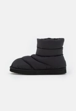 Monki Winterboots Vegan - Winter Boots - Black Dark