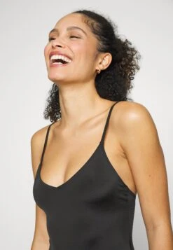 Monki Swimsuit - Black 11 Monki Swimsuit - Black -Monki Store c3976196f87a4240bb06eac9288f286d