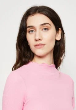 Monki Long Sleeved Top - Solid -Monki Store c4862e03b14847e3b77b58a8f90c8734