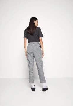 Monki Trousers - Peppi.Check -Monki Store cc4541e8aa9a49da9e6205c803f9a151