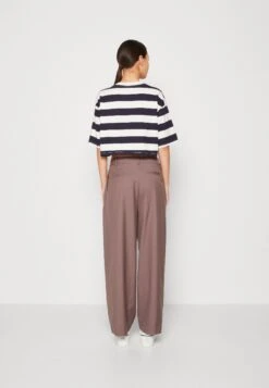 Monki Print T-Shirt - Print T-Shirt 10 Monki Print T-Shirt - Print T-Shirt -Monki Store d1ecc65fecb4458fba530d1652d68da5