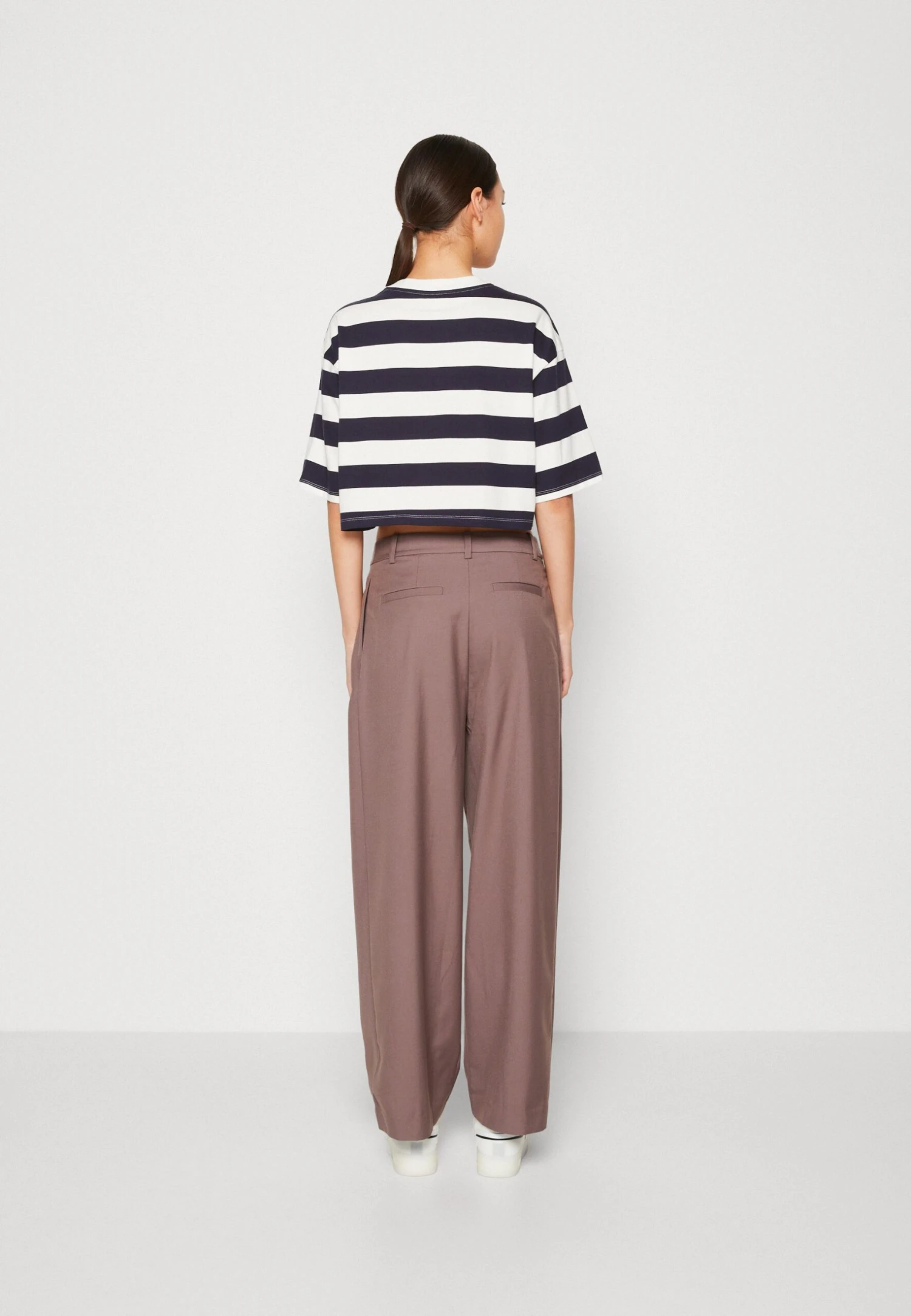 Monki Print T-Shirt - Print T-Shirt 5 Monki Print T-Shirt - Print T-Shirt - Image 3