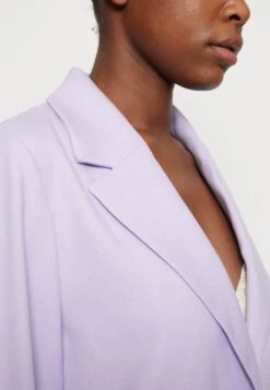 Monki Blazer - Lilac -Monki Store d2bc1b7a61b5419e96682dc23e8a62f9