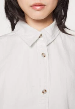 Monki Button-Down Blouse - White Light -Monki Store d2fae25b9a764b8ebec2d44252ec220a