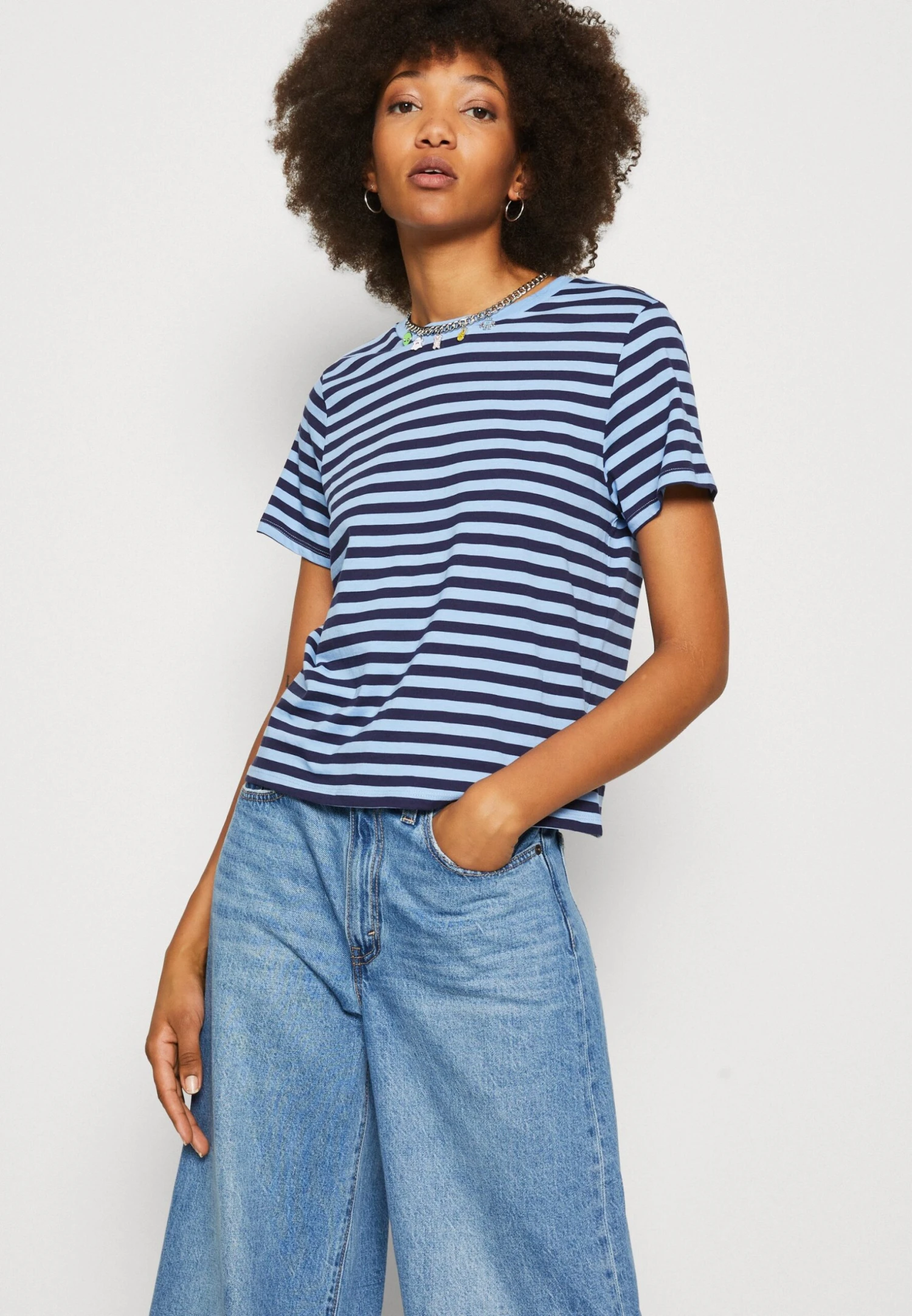 Monki 2 Pack - Print T-Shirt - Dark Blue/White/Light Blue 7 Monki 2 Pack - Print T-Shirt - Dark Blue/White/Light Blue - Image 5