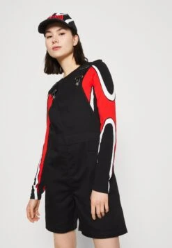 Monki Dungarees - Black 11 Monki Dungarees - Black -Monki Store d5b78ec876f644b4b88a17104eee20de