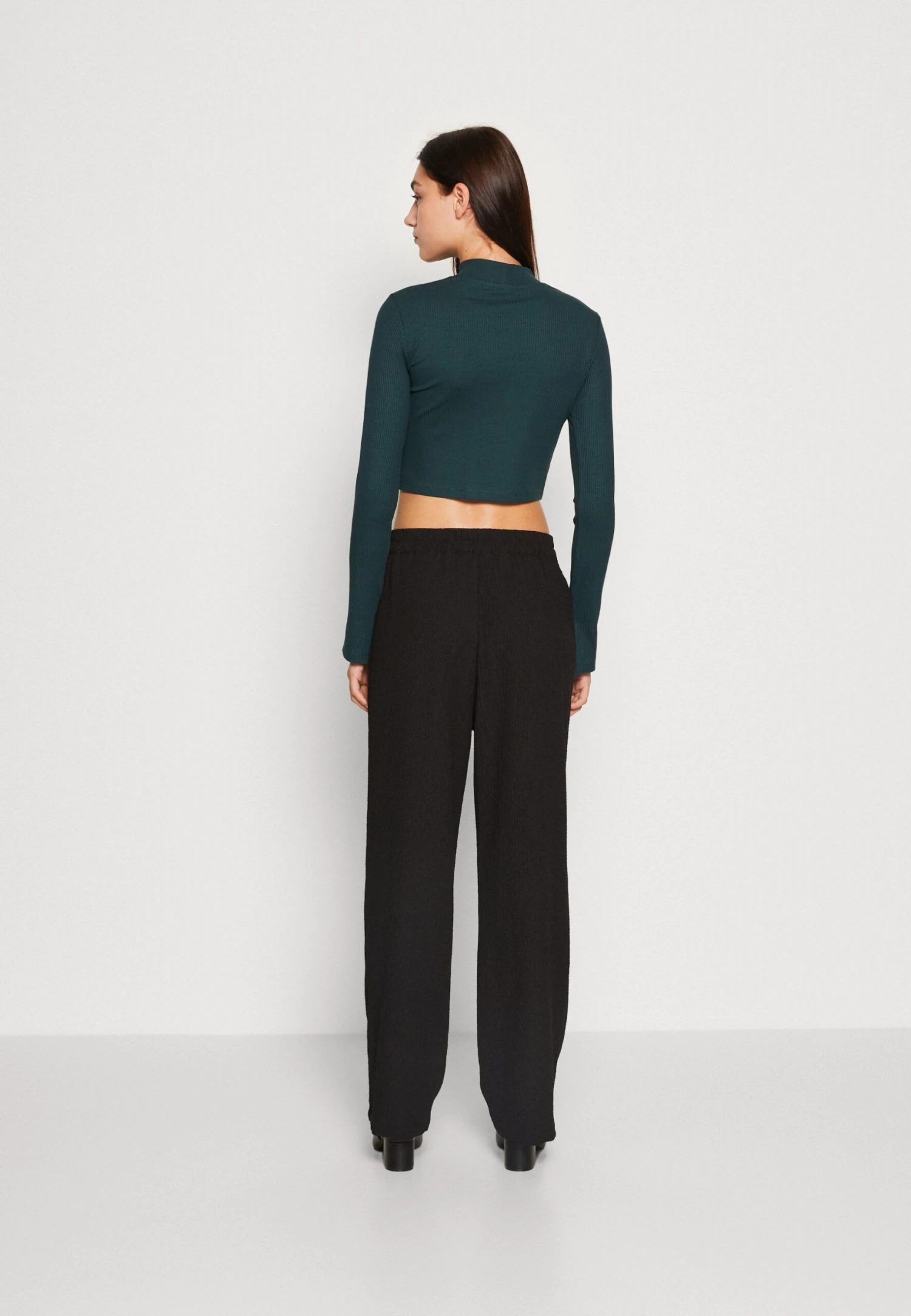 Monki Long Sleeved Top - Long Sleeved Top 5 Monki Long Sleeved Top - Long Sleeved Top - Image 3