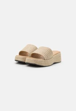 Monki Heeled Mules - Beige/Dusty Light -Monki Store dd5dd356434e477aafce2351b354b49a