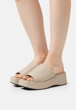 Monki Heeled Mules - Beige
