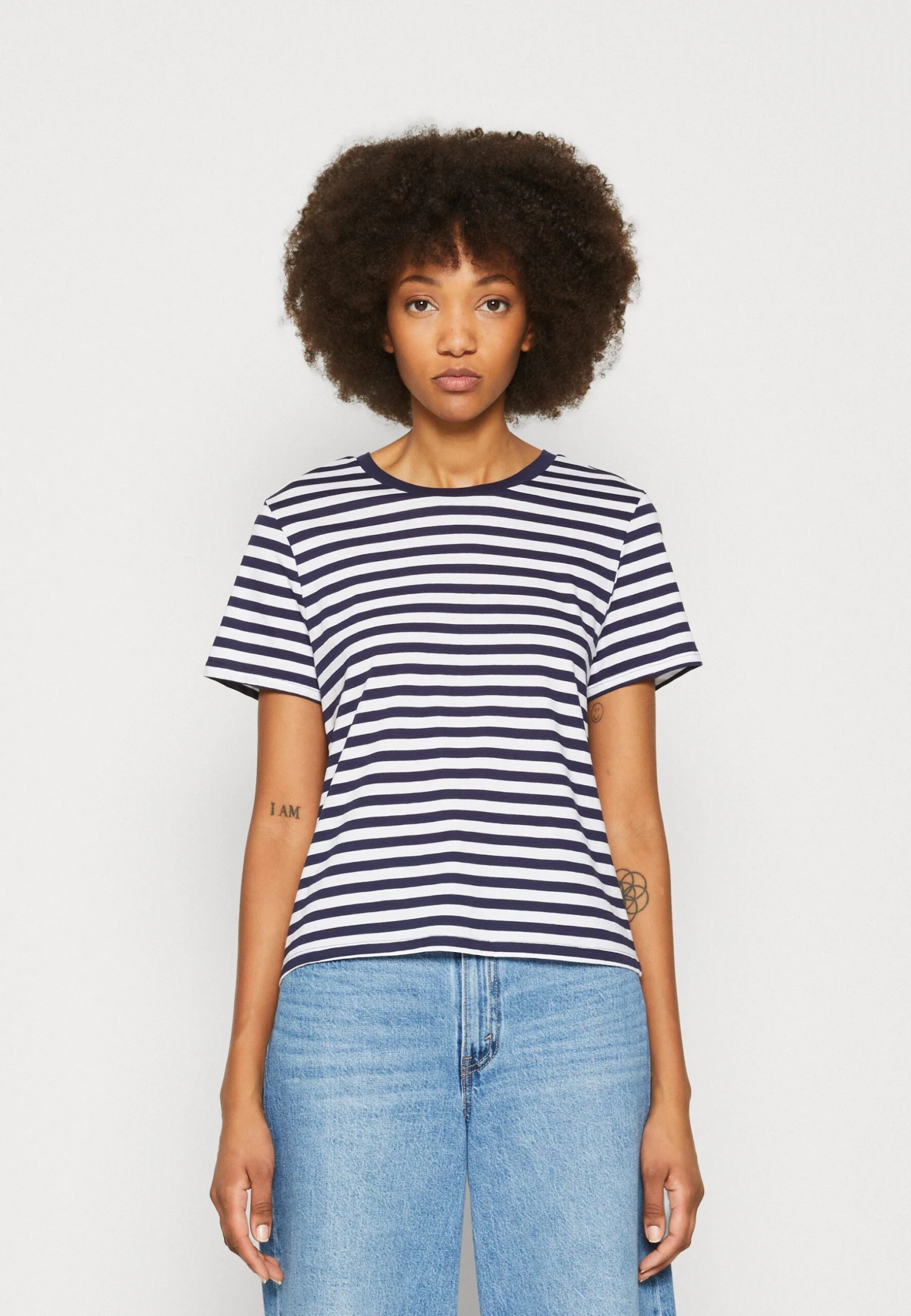 Monki 2 Pack - Print T-Shirt - Dark Blue/White/Light Blue 6 Monki 2 Pack - Print T-Shirt - Dark Blue/White/Light Blue - Image 4