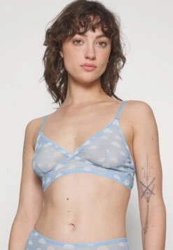 Monki Triangle Bra - Blue Clouds -Monki Store e1708eacff5649e989488feff31b1cac