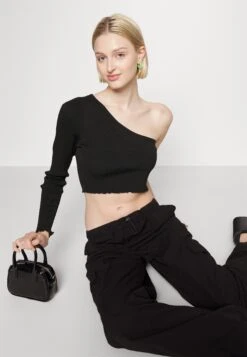 Monki Long Sleeved Top - Black 11 Monki Long Sleeved Top - Black -Monki Store e47a5f4030804061a312a2f87d9f4326